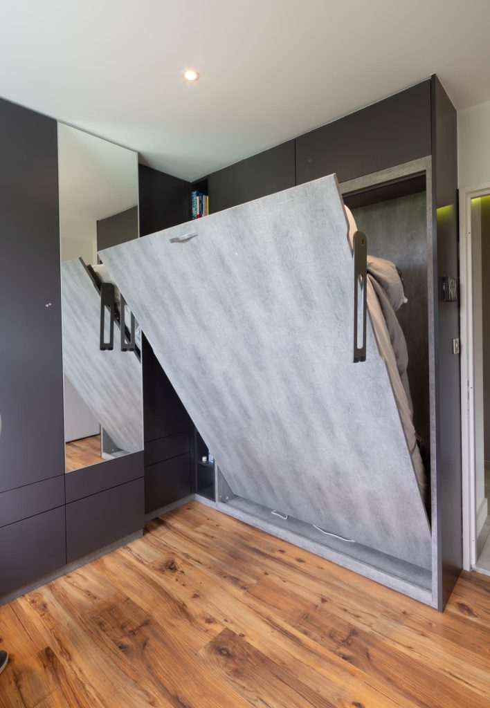 Chambre sur mesure avec bureau, dressing et lit rabattable à Kingersheim